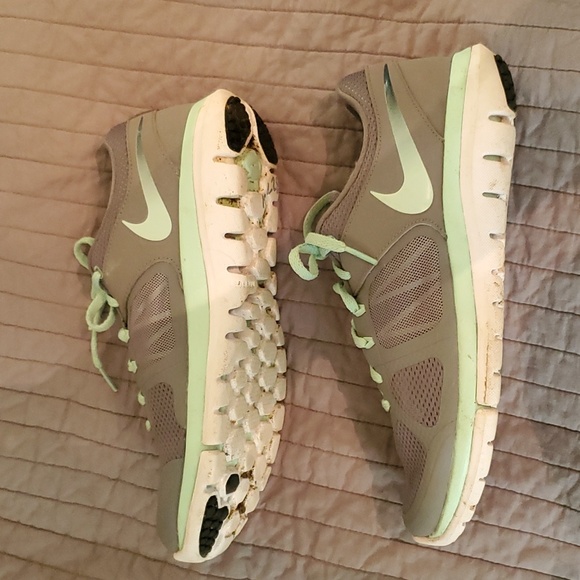 Nike running shoes - Picture 2 of 6